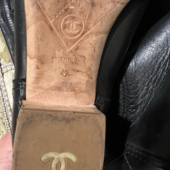 CHANEL SOFT LEATHER BOOTS - Picture 5 of 7